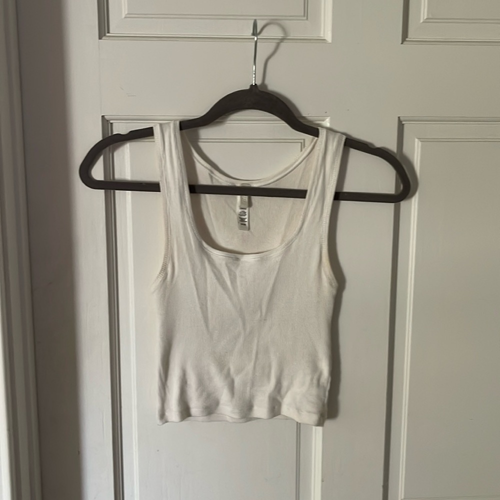 Skims white ribbed tank. Small